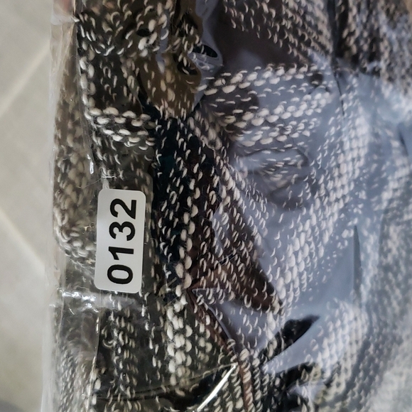 Banana Republic, Marled Twee, V-neckline, Colors: Black and White, Size 8 - Picture 8 of 8